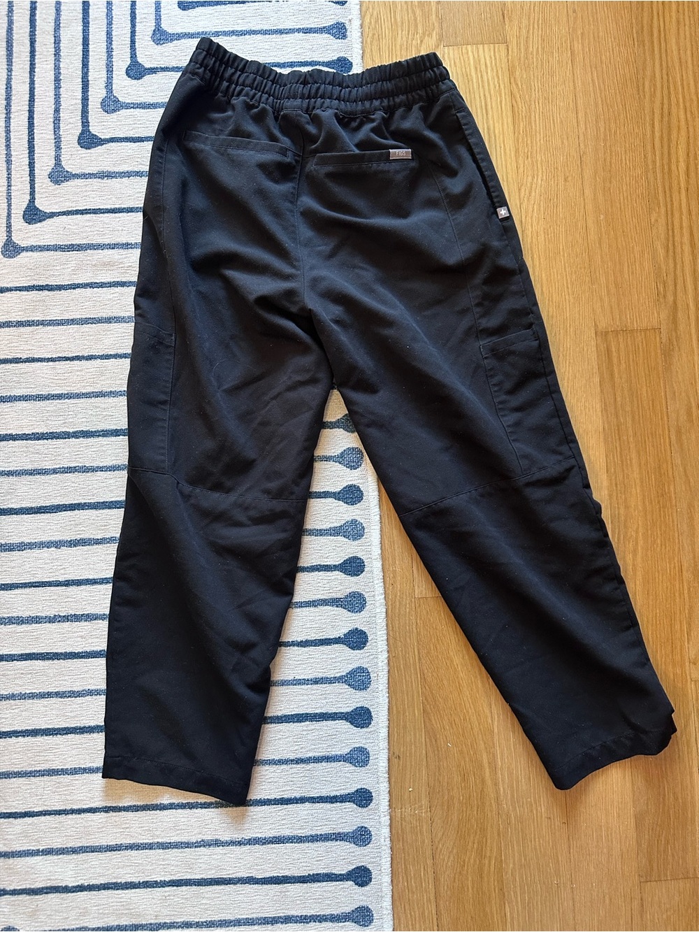 FIGS High Waisted Sheridan Relaxed Barrel Scrub Pants - Size S - Black - Picture 4 of 6